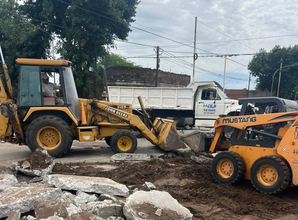 PROSIGUEN LAS OBRAS DE BACHEO EN LA CIUDAD